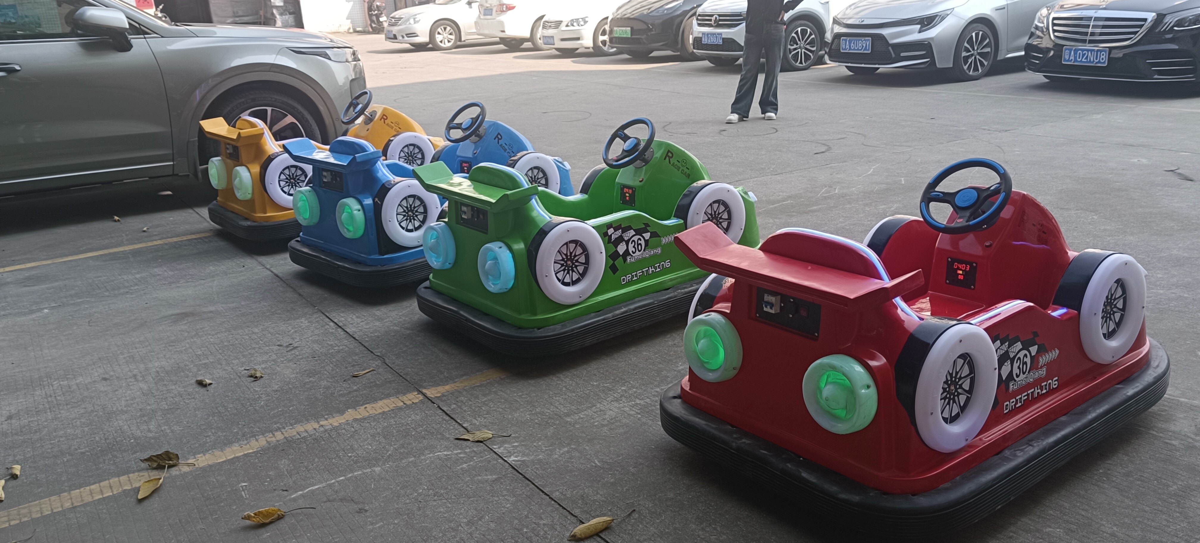 Бампер автомобили 富美强儿童电动漂移碰碰车游乐乐园商场室内外广场公园游乐场设备