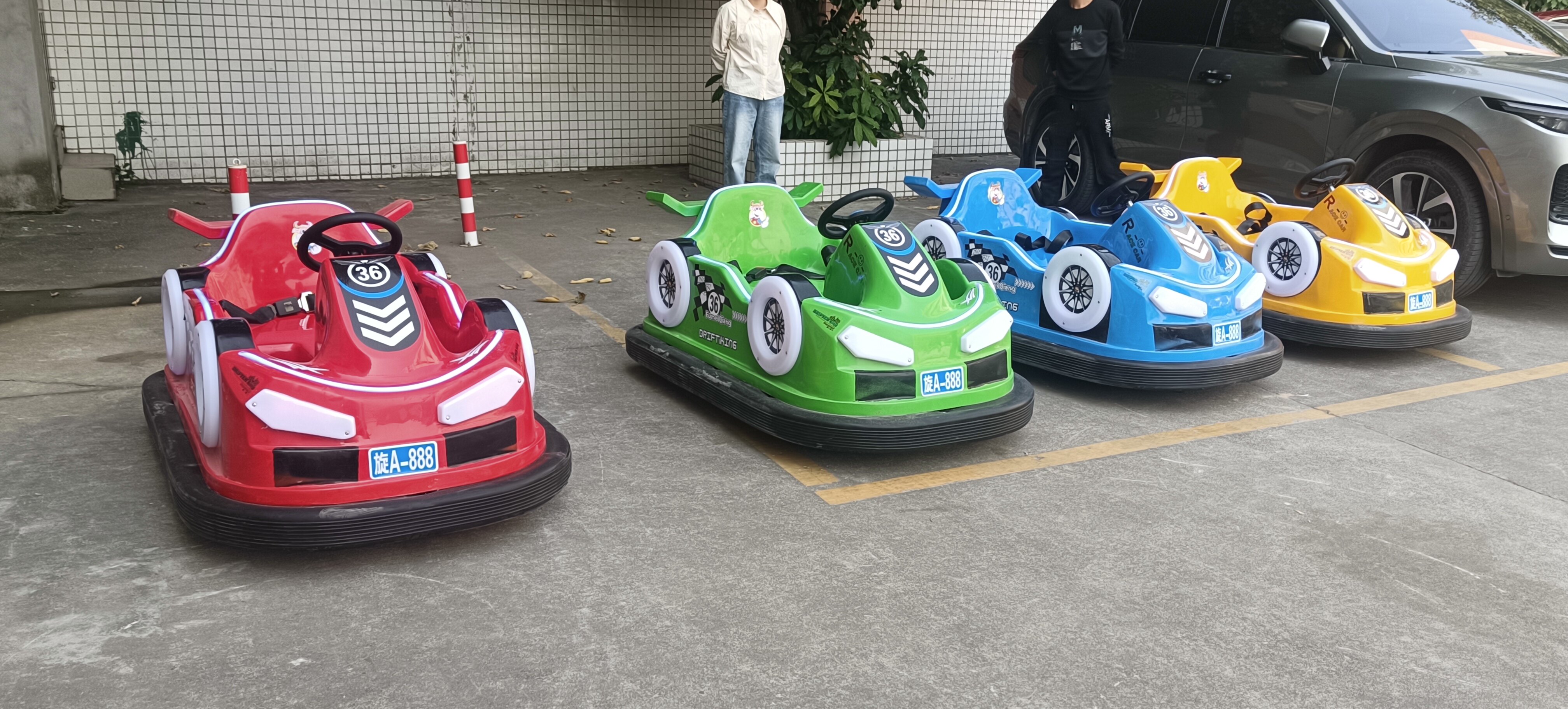 Бампер автомобили 富美强儿童电动漂移碰碰车游乐乐园商场室内外广场公园游乐场设备