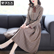 In autumn and winter long style Temperament Collection Waist Display Slim Turnover Butterfly Knot long sleeves Single row Buttoned Retro Plaid Dress Woman
