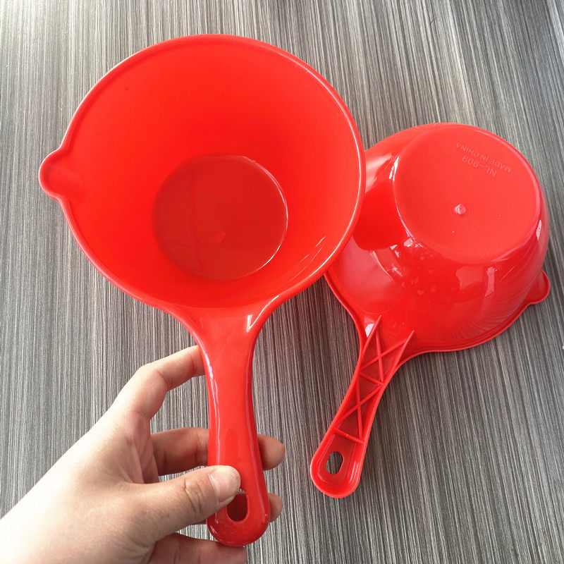 Plastic spoon red water spoon medium water scoop kitchen housewater scoop flour and not rotten industrial toilet