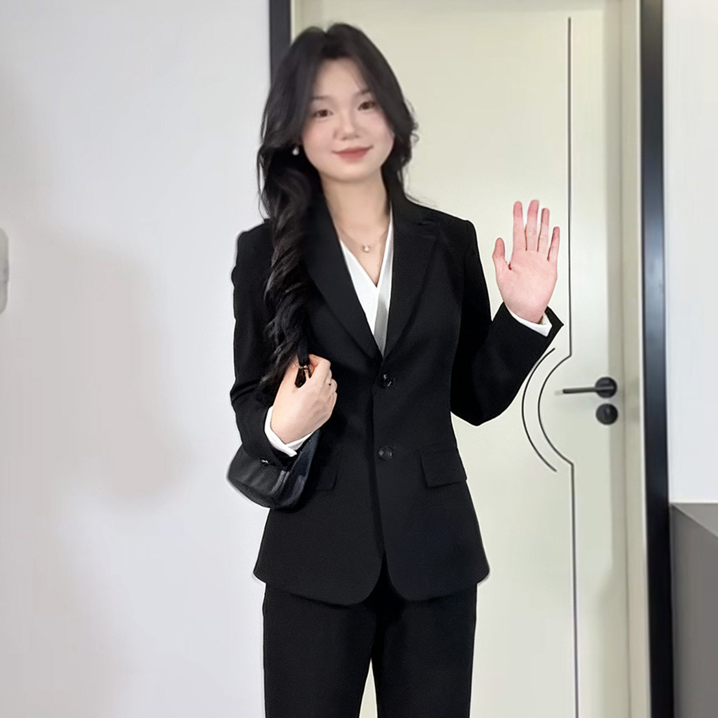 Черный пиджак от костюма женский маленький мужчина на рабочем месте студент колледжа на собеседовании профессиональная официальная одежда темпераментный женский костюм костюм