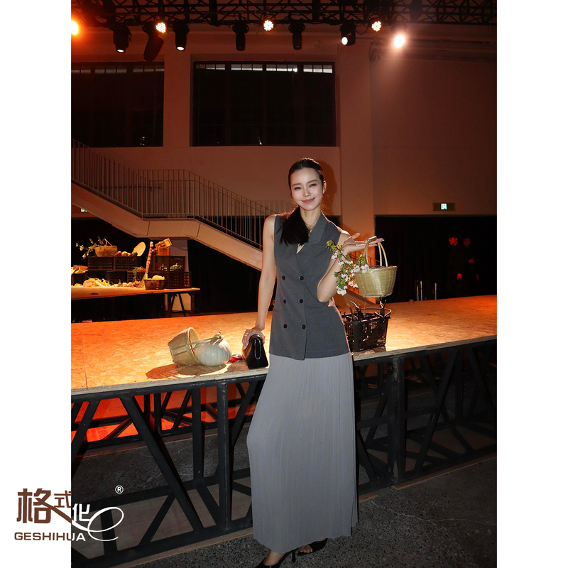 French-Style Retro Faux Two-Piece Suit Vest Dress with Double-Breasted Lapel, Sleeveless, Suitable for Annual Meetings, Toasting, and Evening Events