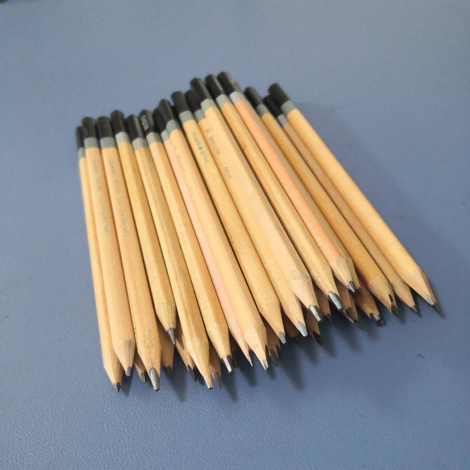 Stock Sketch Pen Various Models Mix Loaded Log Triangle Hexagon Rod Pencil 100 Flawless Clearance Clear Cabin Handling