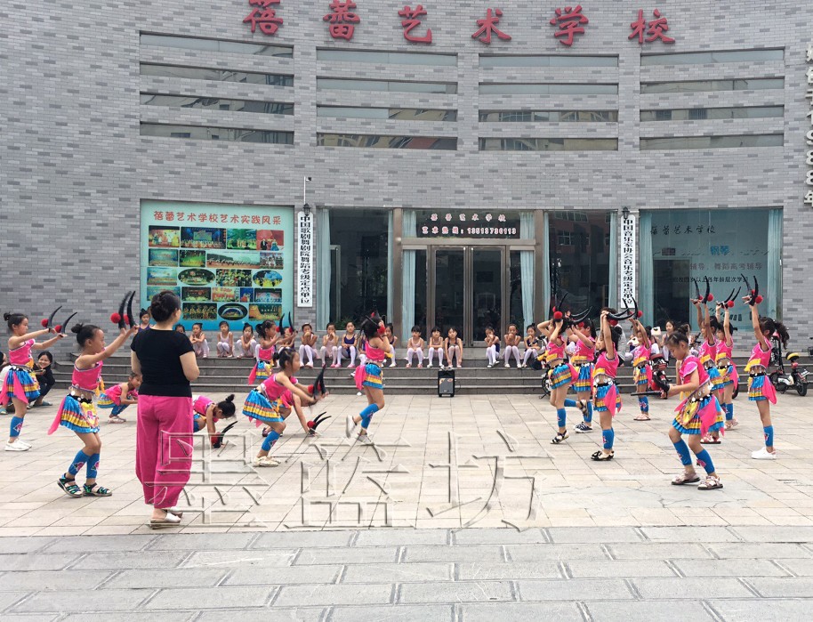 Các 8th Xiaohe phong cách sừng chỉ trang phục Miao quốc tịch trẻ em quốc gia trang phục múa trang phục sân khấu trang phục giáng sinh trẻ em