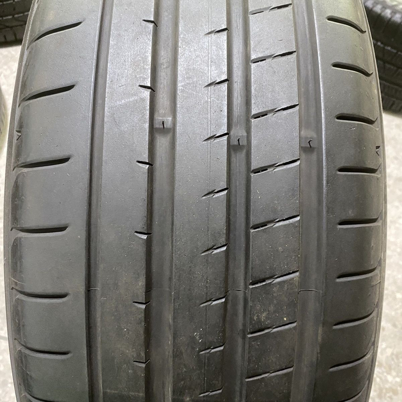 Yokohama Zero Run C16 245/45R21 104V V108E Pattern 90% New, Removed from Vehicle Yokohama Zero Run C16 245/45R21 104V V108E Pattern 90% New, Removed from Vehicle