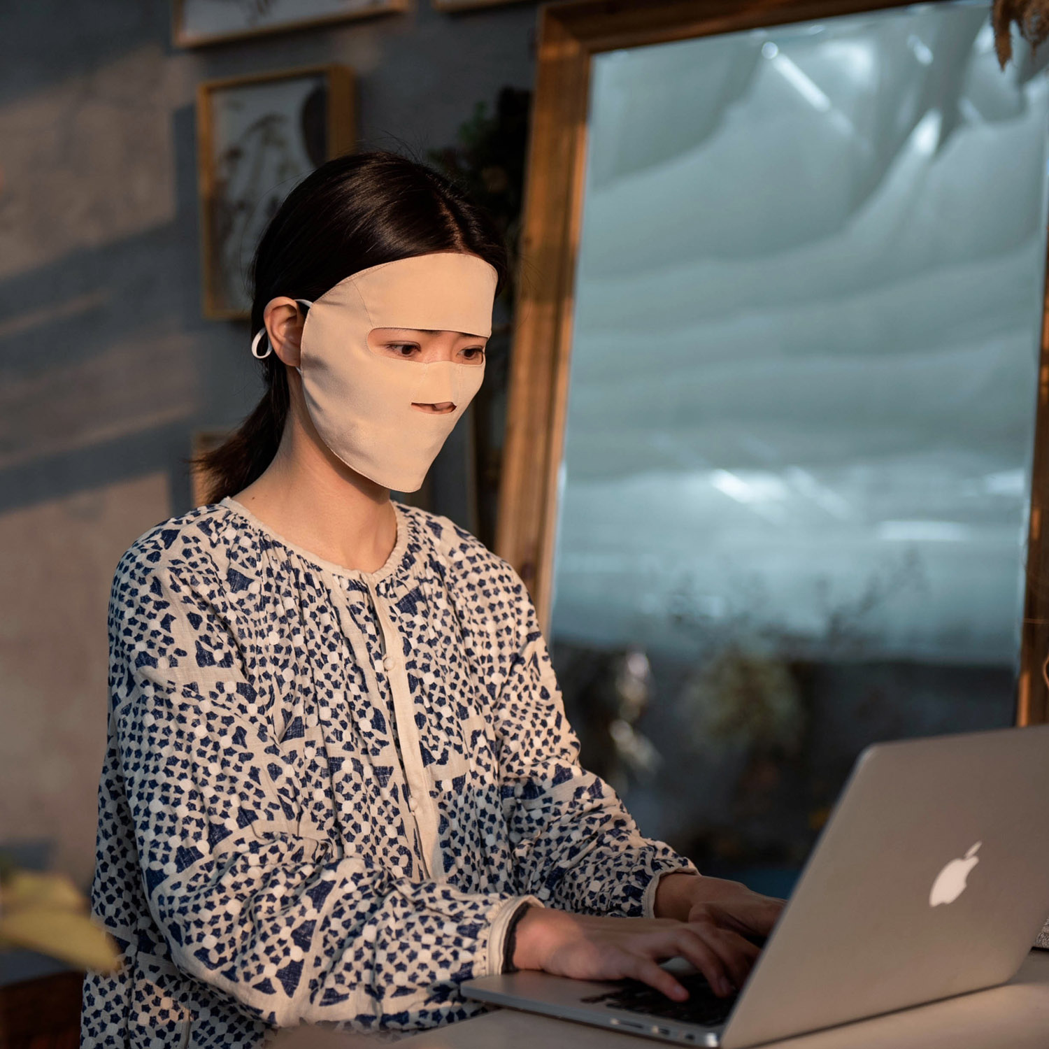 A deer silk mask plant dyed full face sunscreen anti-blue light anti-fume anti-allergy anti-UV breathable
