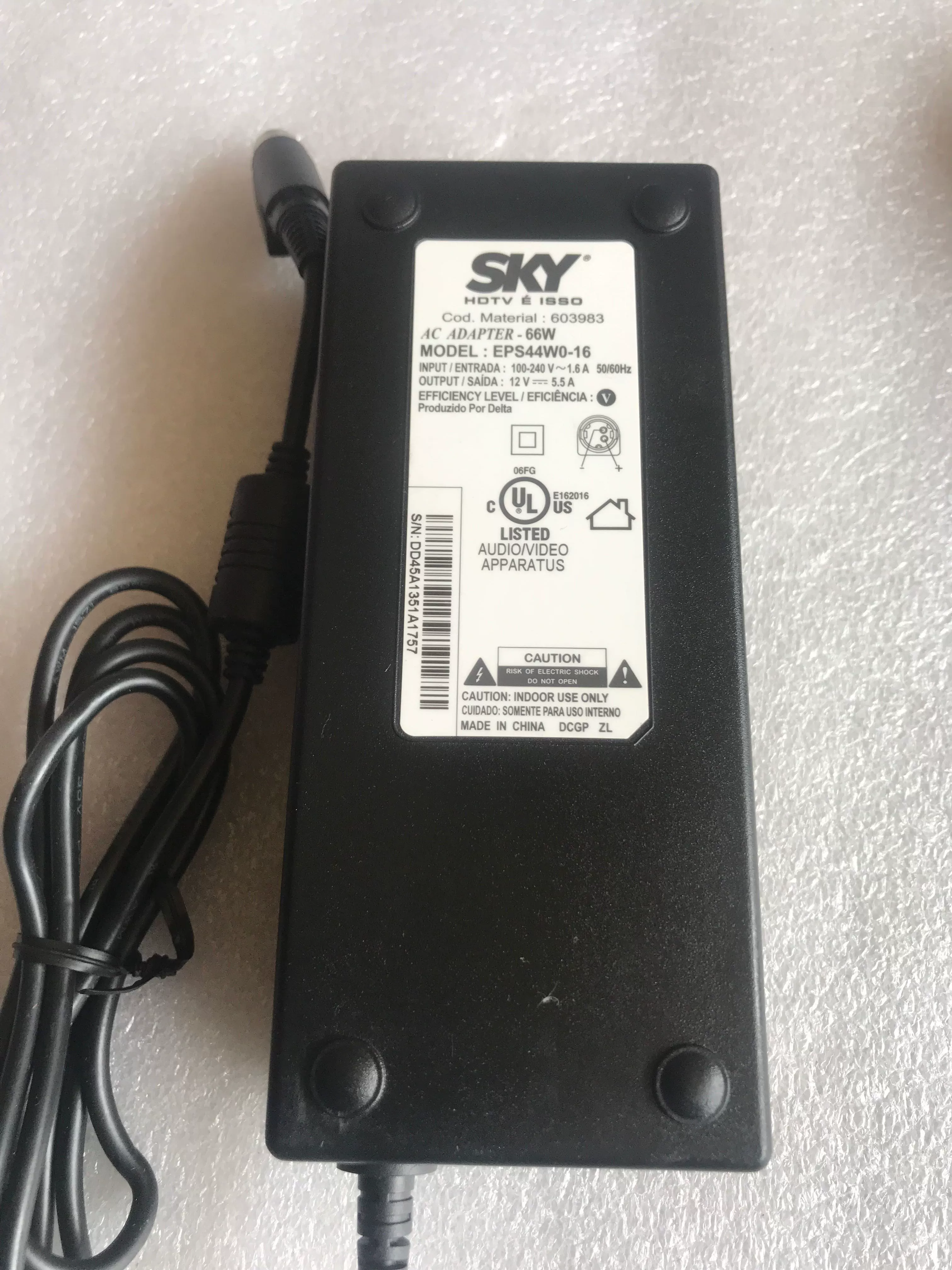 Thương hiệu mới chính hãng SKY12V5.5A chuyển đổi nguồn EPS44W0-16 súng máy ảnh 66W lỗ tròn 2 pin