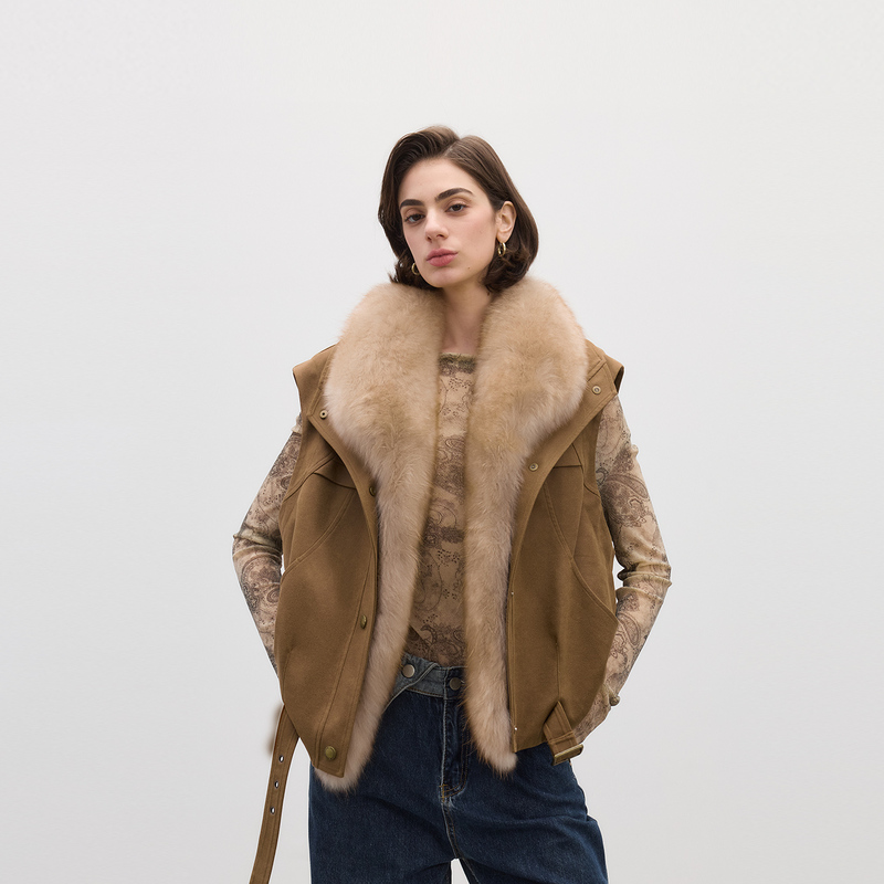 Jiye Fur Detachable Double-Dyed Raccoon Fur Collar Suede-Style White Goose down Vest for Women | Deeply Embracing the Warmth Jiye Fur Detachable Double-Dyed Raccoon Fur Collar Suede-Style White Goose down Vest for Women | Deeply Embracing the Warmth