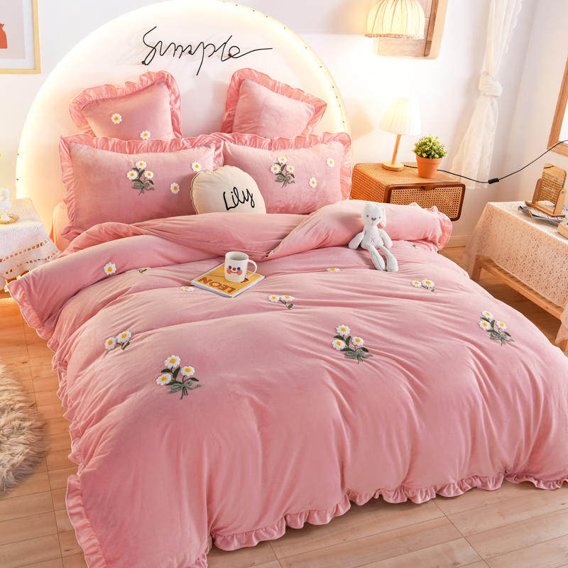 Heating warm crystal velvet four pieces of princess wind embroidered flannel coral coral coral lace