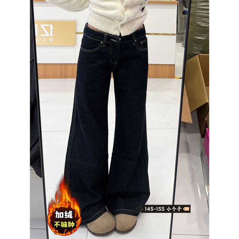 Fleece-Lined and Thickened American-Style Dark Blue Low-Rise Flared Jeans for Petite Women, Loose Fit, Slimming, Non-Tight on the Legs, Wide-Leg Pants Fleece-Lined and Thickened American-Style Dark Blue Low-Rise Flared Jeans for Petite Women, Loose Fit, Slimming, Non-Tight on the Legs, Wide-Leg Pants