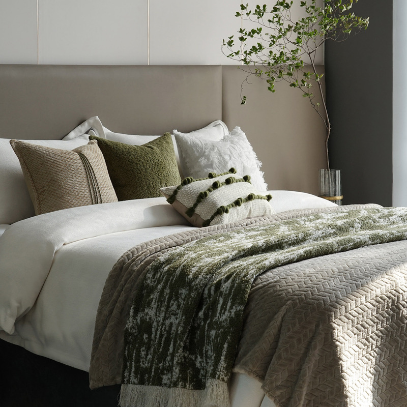 Light Luxury Modern Style Camel Green Color Scheme Model Room Bedding Soft Furnishings Model Room Bedding Showroom Pillows