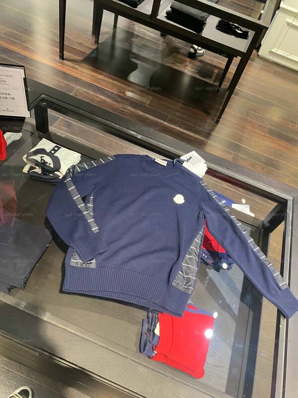 Italian Outlet Moncler Boys' Patchwork Crew Neck Sweater Knitwear Dark Blue 6-8 Years Old Italian Outlet Moncler Boys' Patchwork Crew Neck Sweater Knitwear Dark Blue 6-8 Years Old