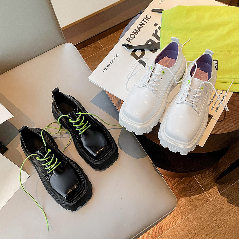 Song Yan with the same square head small leather shoes women 2021 fall new lacquer leather thick bottom suit shoes pine pastry coarse heel single shoes