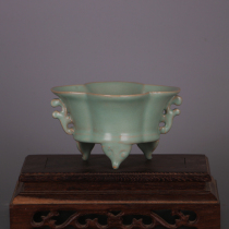 Song Dynasty Ru kiln celadon flower mouth three-legged incense burner imitation Qingliang Temple aged old porcelain antiques home furnishings collection