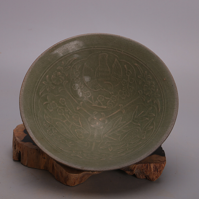 The Song Dynasty Yaozhou kiln green porcelain flower and bird carving bowls made of old imitation ancient porcelain ancient playing antique collection home swing decoration