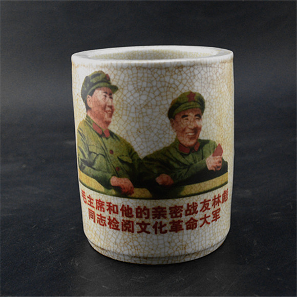 Factory goods Cultural Revolution theme Chairman Mao and Lin Biao pen holder Antique antique antique porcelain collection Office decoration decoration