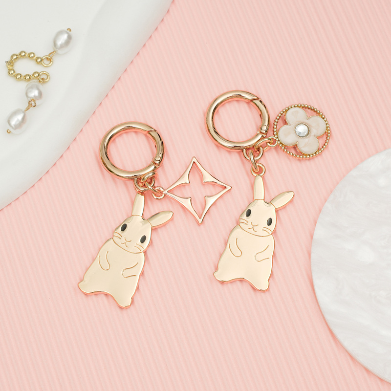 Suitable for Coach Mahjong Bag Pendant Rabbit Keychain Doll Car Decoration Pendant Metal Accessories Purchased Separately