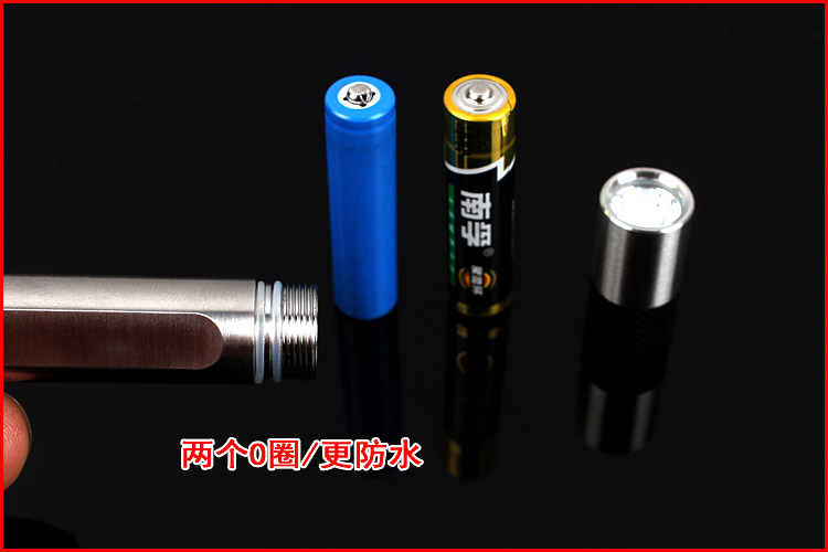 Đèn pin nhỏ sạc thép không gỉ chói siêu sáng nhà ngoài trời chiếu sáng mini túi xách tay móc khóa không thấm nước đèn pin đội đầu chiếu xa