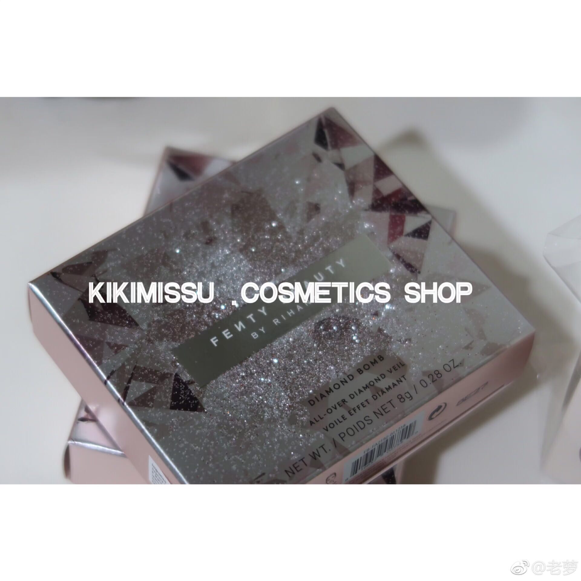 Trên đường đi, viên kim cương bom Fenty Beauty 2018di làm nổi bật ánh sáng thần tiên Rihanna phấn highlight tạo khối