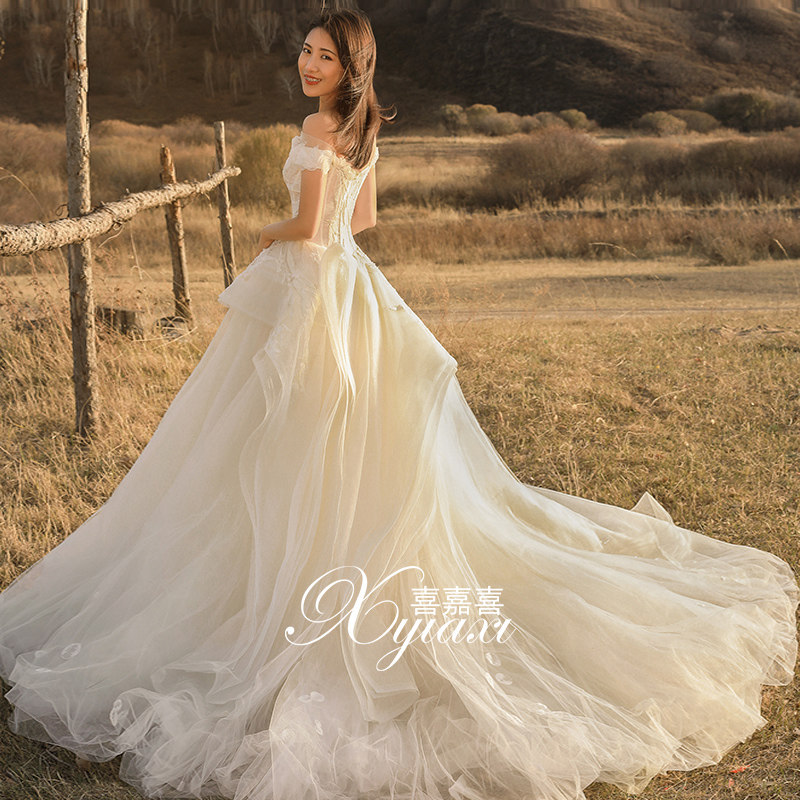 Fan-style light main wedding dress 2021 new straight shoulder 2020 woman minimalist atmosphere small child bridal temperament big drag tail