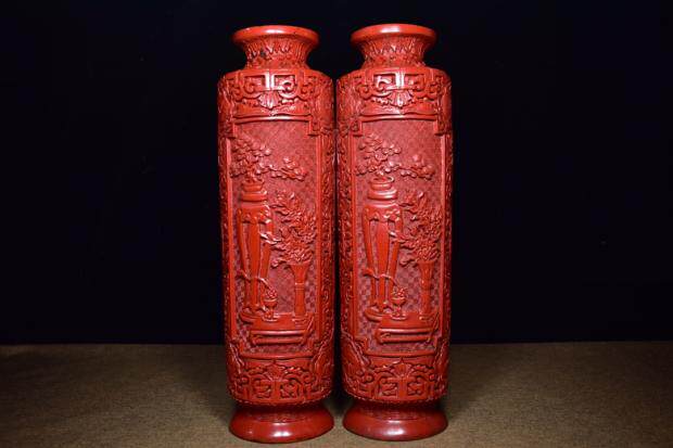 Folk Collection Old Beijing lacquerware Old and red lacquerware vase A pair of old lacquerware vases