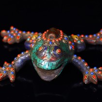 Purely hand-made filigree frog collected from old copper bodies in pastoral areas of Tibet and inlaid with gems and Dzi bead frogs