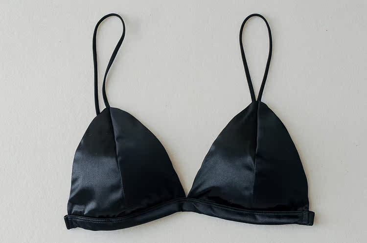 Sâu V Mở Lại Mỏng Áo Ngực Mỏng Sling Tam Giác Cup Mỏng Cotton Cup Màu Rắn Nữ Không Có Thép Nhẫn Sexy Bikini Đồ Lót