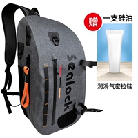 Темно -серой