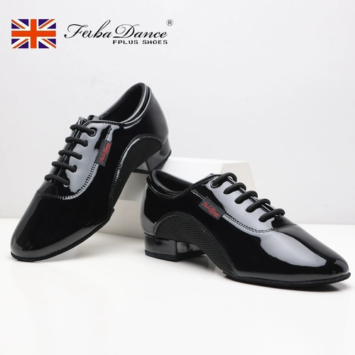 Черно -мрачная кожаная взрослая мужская мягкая дна современные танце