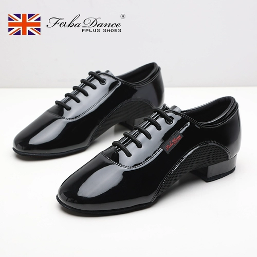 Черно -мрачная кожаная взрослая мужская мягкая дна современные танце