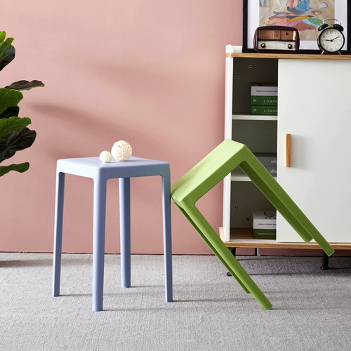 Пластиковый табурет сгущенным домашним минималистским минималистским гостиным столовой