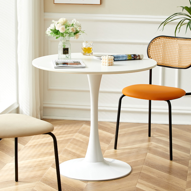 Modern minimalist negotiation tables and chairs Nordic balcony leisure reception coffee milk tea shop dining table tulip small round table