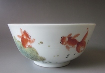 In the early days of the founding of the Peoples Republic of China a famous porcelain model from Jingdezhen Jiangxi Province a hand-painted pastel bowl of Chunjiang fish music with fish and algae patterns.