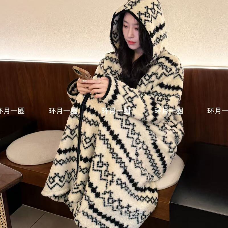 [Thickened Version] Walking Blanket - Warm Korean-Style Hooded Fleece Large-Size Loungewear, Striped Robe for Going Out