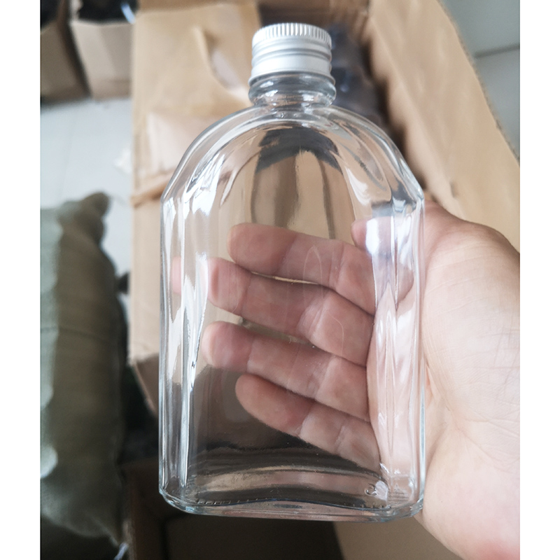 Customized new lead-free small wine bottle 200ml coffee milk tea milk bottle juice drink bottle sour plum soup glass bottle