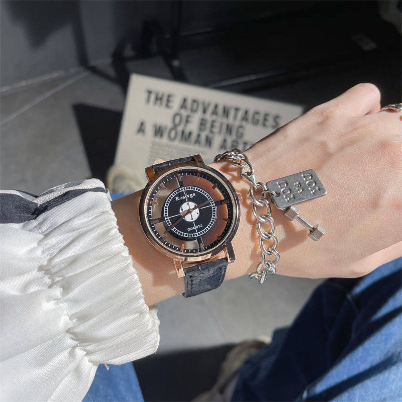 Studenti delle scuole medie e alla moda, belli e alla moda, orologio avanzato da uomo_voghion.com