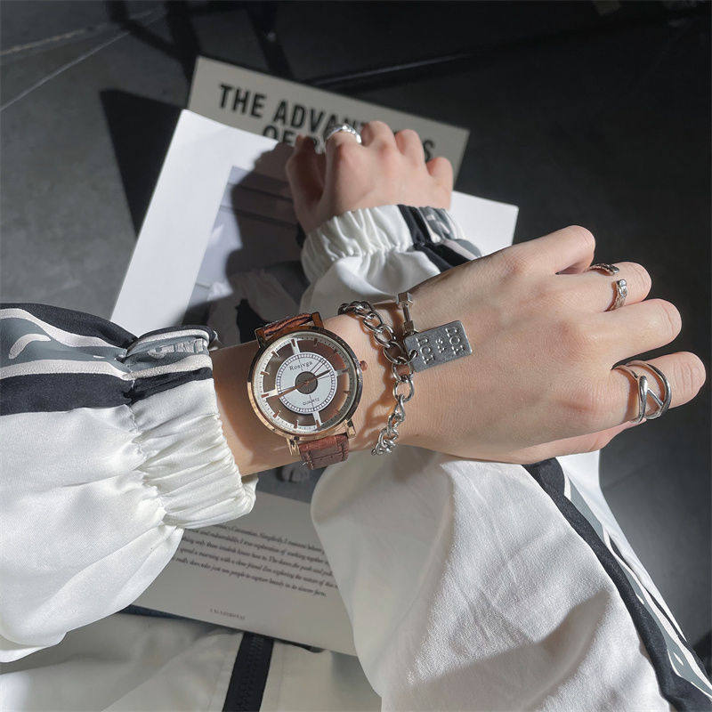 Studenti delle scuole medie e alla moda, belli e alla moda, orologio avanzato da uomo_voghion.com