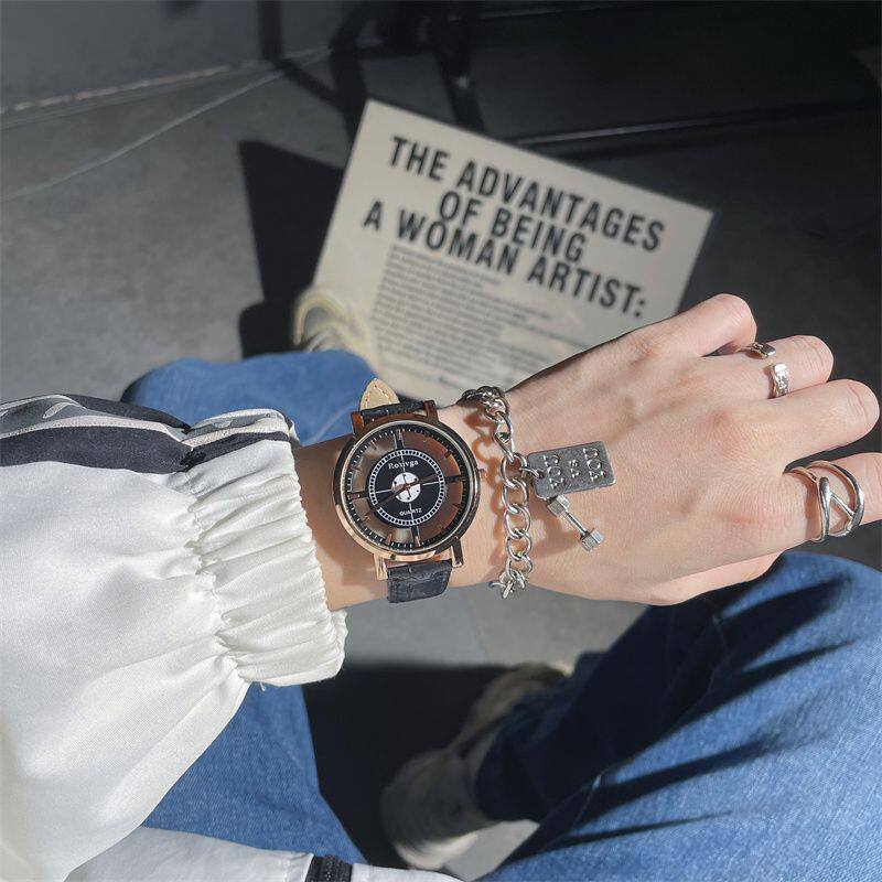 Studenti delle scuole medie e alla moda, belli e alla moda, orologio avanzato da uomo_voghion.com