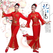 New Years Day female red Yangko suit opening dance middle-aged and old size square fan dance waist drum suit festive Chinese light
