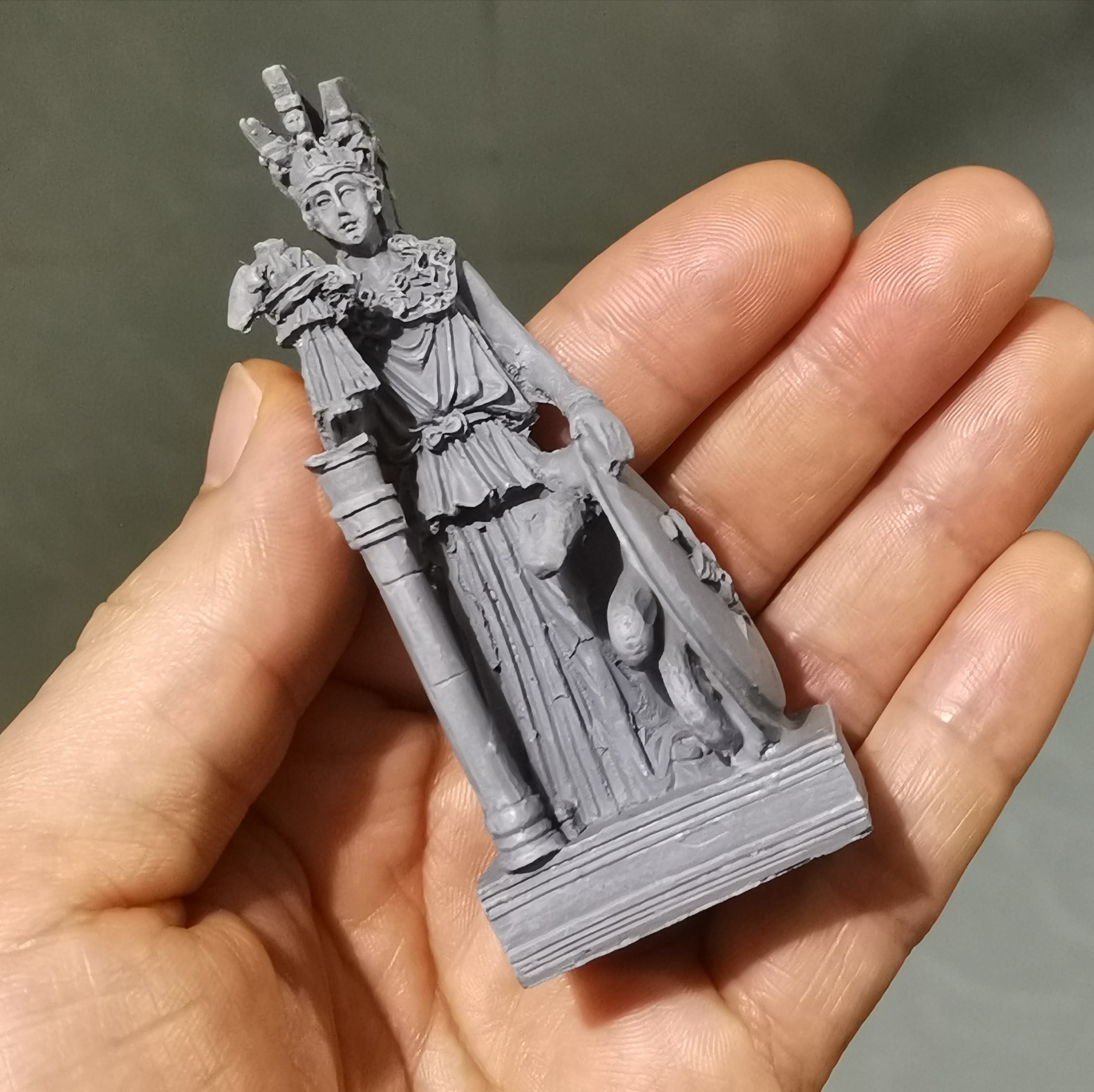 Pleasure Castle Saint Gladiator Resin Model Scene Gold Duoch Small Athena Sculpture Spot