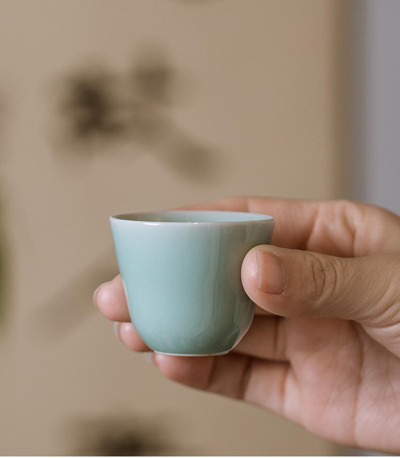 Jingdezhen ceramic kung fu tea tea cup single CPU master cup longquan celadon single small tea cup