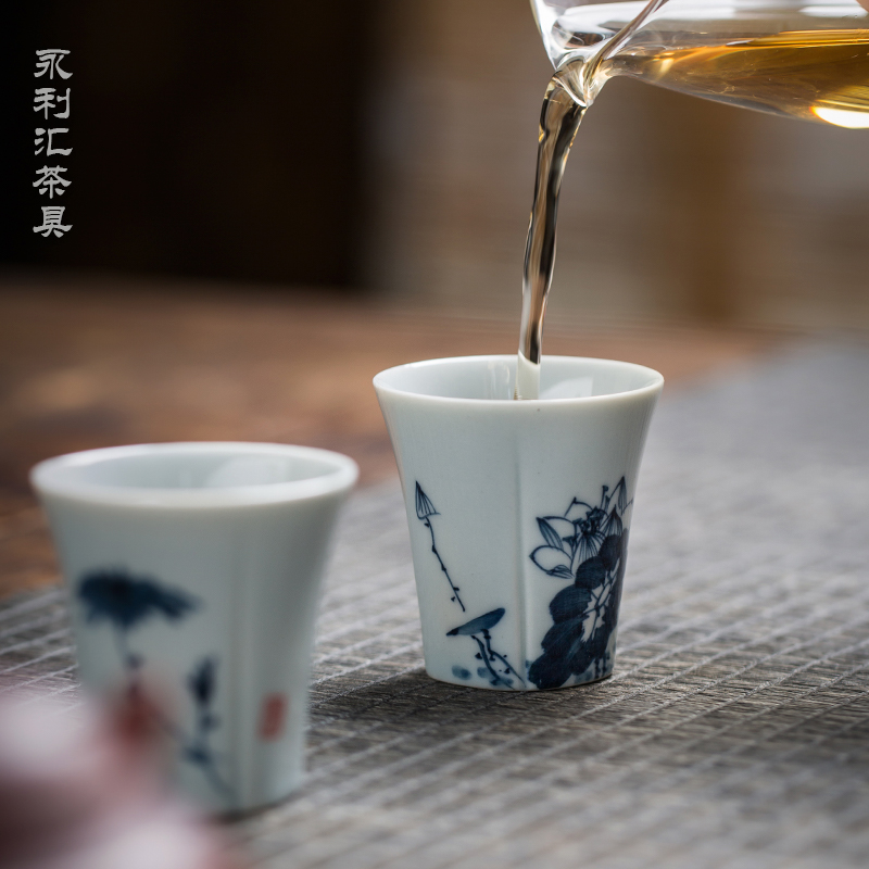 Hand made blue and white porcelain cup small kung fu tea set a single single CPU master cup Japanese tea taking tea cup