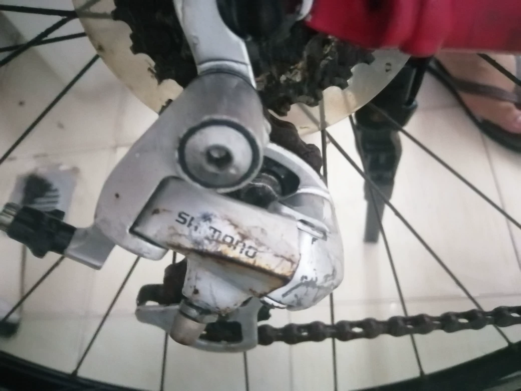 Second -hand Jienter spi 2700 highway bicycles have broken hands after the bicycle