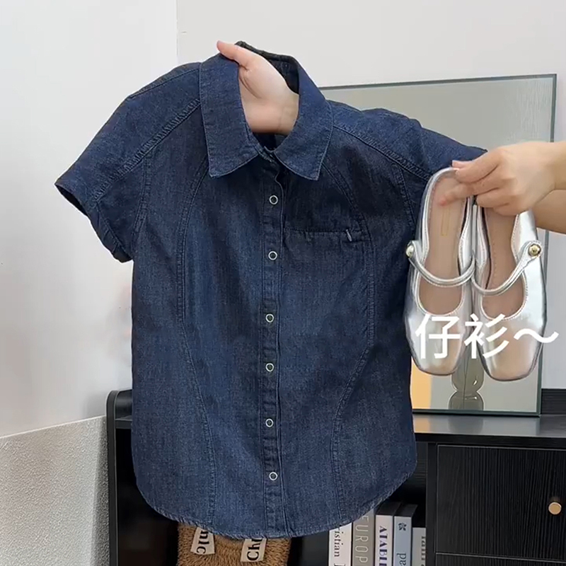 2026 Summer New Popular Casual Short-Sleeved Denim Shirt with a Retro Design, Slim Fit, Thin Jacket for Women