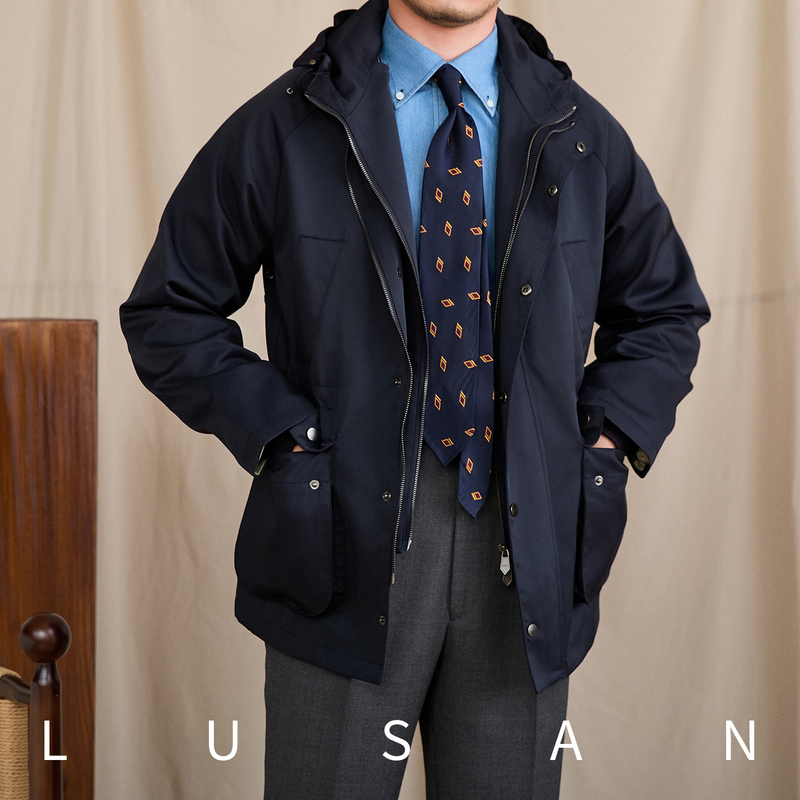 Mr. Lu San's Italian Retro Outdoor Waist-Cinching Hunting Jacket with Hood for Men, British-Style Versatile Waterproof Fashion Coat