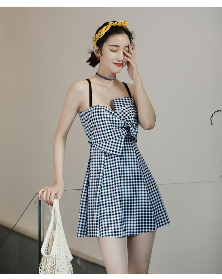 2018 cặp đôi đồ bơi kiểu váy một mảnh phẳng góc che bụng thon thép tập hợp nhỏ tươi mát mùa xuân đi biển đi biển nữ đồ đôi mặc đi biển	