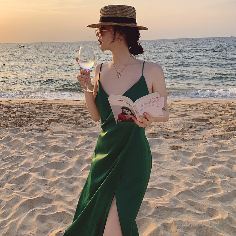 Korean-Style Atmospheric Outfit, Fishing-Style Date, Beach Dress, Seaside Vacation, Green Sexy Backless Spaghetti Strap Dress for Women