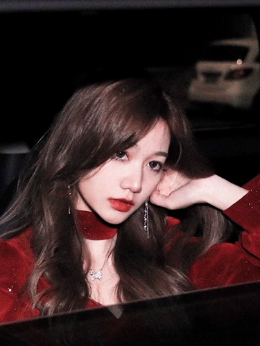 Элегантное элитное красное вечернее платье, коллекция 2023