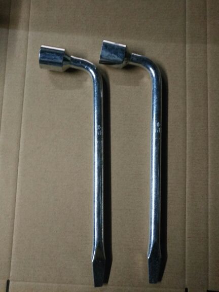 Wuling Light Changan van special 17 19 21 tire wrench tire sleeve with car tool