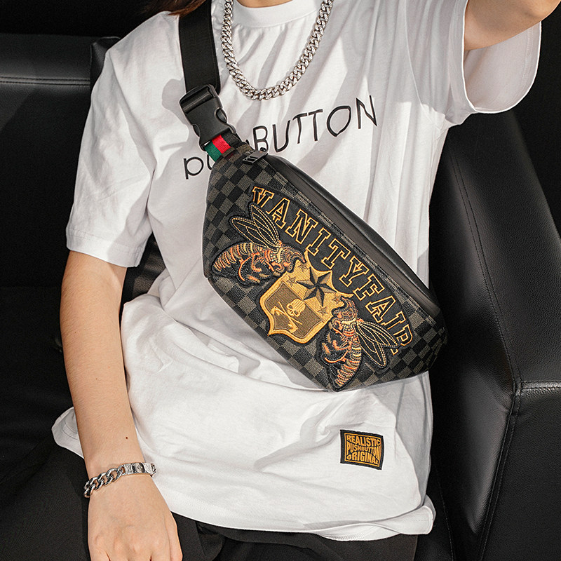 European and American tide brand leather chest bag men's embroidered bee sports backpack fashion messenger bag Korean version plaid shoulder bag